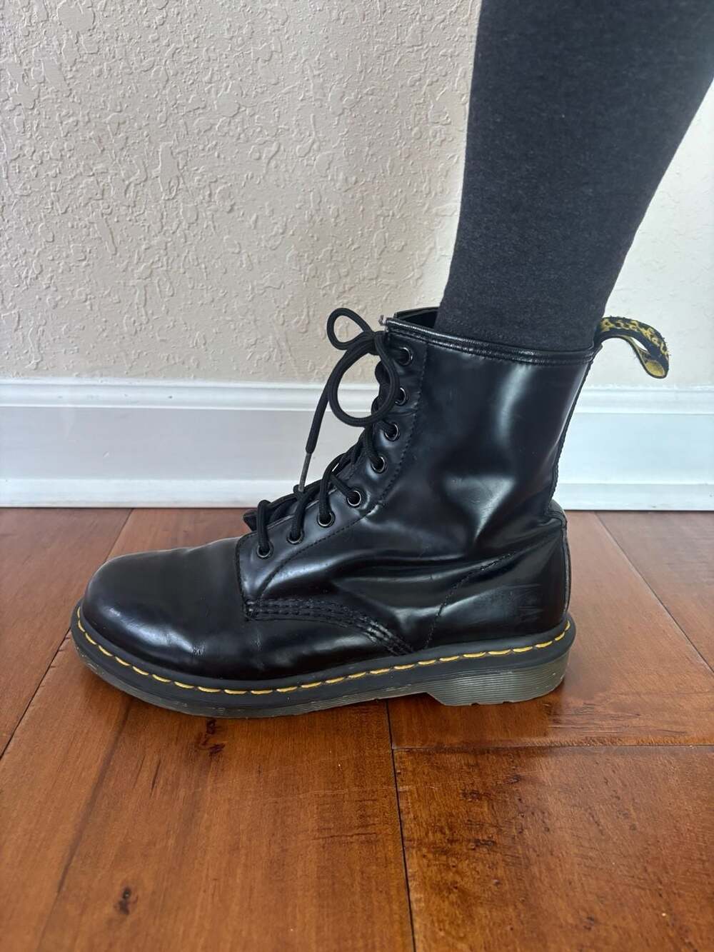 Dr. Martens 1460 Smooth Leather 8-Eye Combat Boots Sz 9